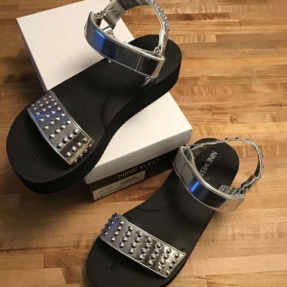 NINE WEST
Studded Platform Sport Sandals Comehere3 SilverStudded NIB Sz 7 - Picture 3 of 7